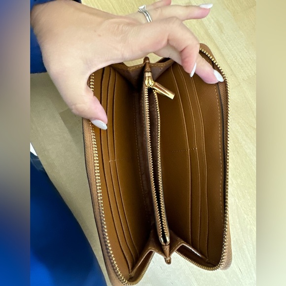 Tory Burch Continental Wallet - Picture 3 of 3